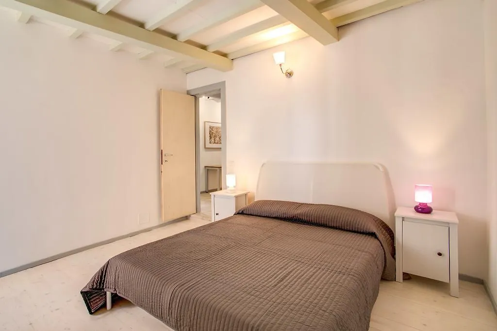 Three Bedroom Apartment Campo Dei Fiori Rome