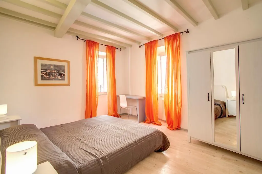 Three Bedroom Apartment Campo dei Fiori Roma Italia